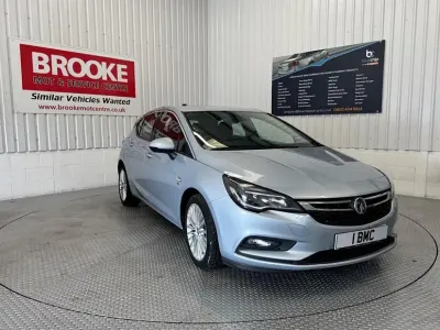 Used Vauxhall Astra Elite 110 HP (80 kW) 2017 Silver Hatchback