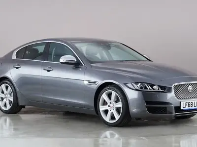 Używany Jaguar XE Ingenium 200 KM (147 kW) 2018 Szary Sedan/Limuzyna