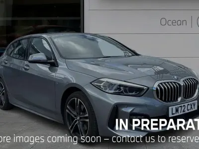 Usado BMW 118 M Sport 134 CV (98 kW) 2022 Gris Utilitario