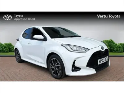 Used Toyota Yaris Design 116 HP (85 kW) 2023 White Hatchback