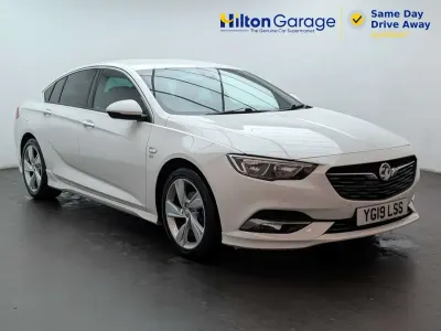 Używany Vauxhall Insignia SRi 165 KM (121 kW) 2019 Biały Hatchback