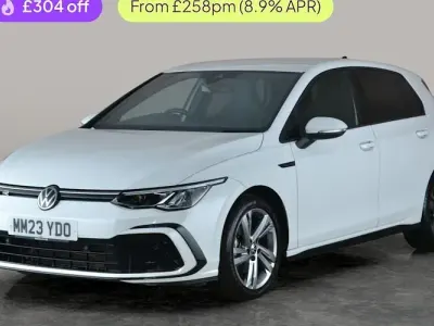 Begagnad VW Golf VIII R-line 150 HK (110 kW) 2023 Vit Halvkombi