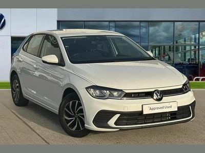Used VW Polo Life 95 HP (69 kW) 2024 Pure white Hatchback