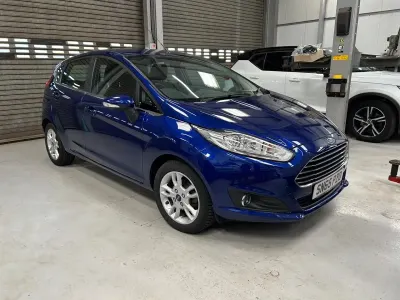 Usado Ford Fiesta Zetec 2015 Azul Utilitario
