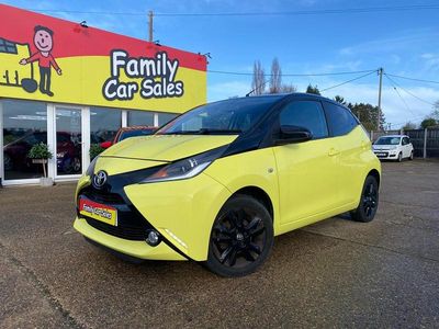 Gebraucht Toyota Aygo X-cite 69 PS (50 kW) 2017 Gelb Kleinwagen
