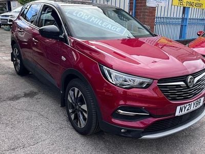 Used Vauxhall Grandland X SRi 130 HP (95 kW) 2021 Red SUV