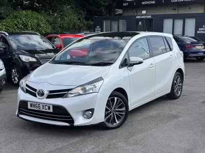 Used Toyota Verso Design 112 HP (82 kW) 2016 White MPV