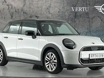 Używany Mini Cooper Hatch 156 KM (114 kW) 2024 Biały Hatchback