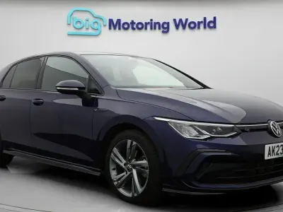 Second-hand VW Golf VIII R-line 150 CP (110 kW) 2023 Albastru Hatchback