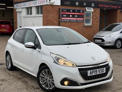 Begagnad Peugeot 208 Signature Sky 2019 Vit Halvkombi