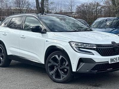 Used Renault Austral Iconic Esprit Alpine 200 HP (147 kW) 2025 Twotone metallic  arctic white with diamond black roof  SUV