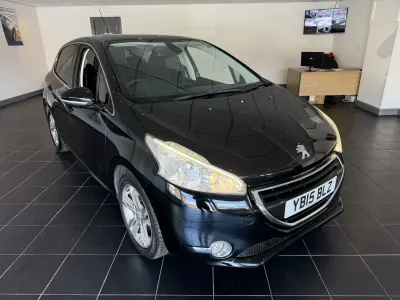 Used Peugeot 208 Allure 82 HP (60 kW) 2015 Black Hatchback