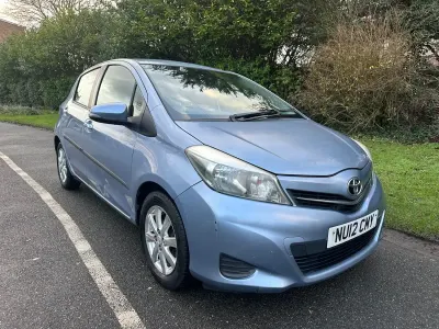 Used Toyota Yaris Multidrive S 99 HP (72 kW) 2012 Blue Hatchback