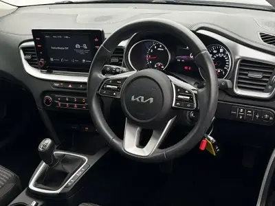 Gebraucht Kia Ceed 160 PS (117 kW) 2023 Grau Kleinwagen