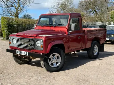 Usado Land Rover Defender 122 CV (89 kW) 2009 Rojo Pickup/Camioneta