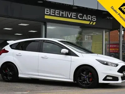 Used Ford Focus ST 185 HP (136 kW) 2015 White Hatchback