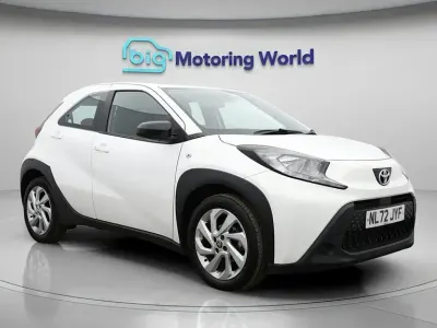 Używany Toyota Aygo X PURE 72 KM (52 kW) 2022 Biały SUV