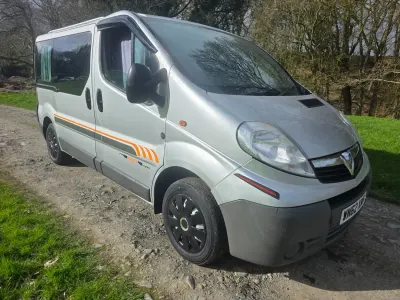 Second-hand Vauxhall Vivaro 90 CP (66 kW) 2012 Argintiu Monovolum