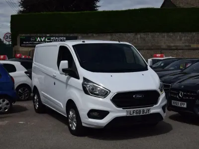 Used Ford Transit Custom Limited 130 HP (95 kW) 2018 White Van
