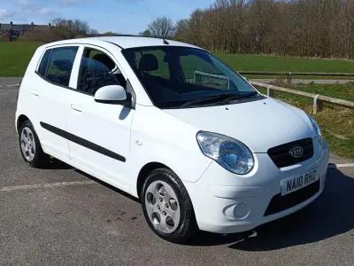 Used Kia Picanto 64 HP (47 kW) 2010 White Hatchback
