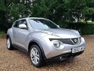 Usado Nissan Juke Acenta 117 HP (86 kW) 2013 Prateado SUV