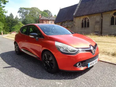 Used Renault Clio Dynamique 90 HP (66 kW) 2014 Red Hatchback