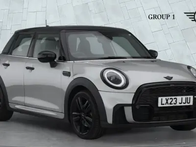 Usado Mini Cooper Hatch 134 CV (98 kW) 2023 Plateado Utilitario