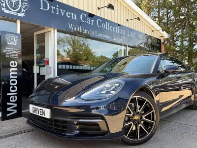 Used Porsche Panamera 325 HP (239 kW) 2018 Blue Hatchback