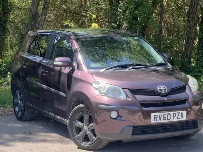 Used Toyota Urban Cruiser 90 HP (66 kW) 2010 Mauve/purple Hatchback