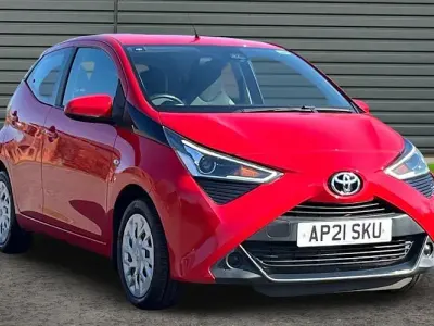 Second-hand Toyota Aygo X-play 72 CP (52 kW) 2021 Hatchback