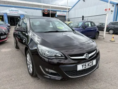Used Vauxhall Astra Elite 115 HP (84 kW) 2014 Brown Hatchback