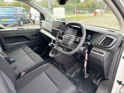 New Vauxhall Vivaro 143 HP (105 kW) 2025 White MPV