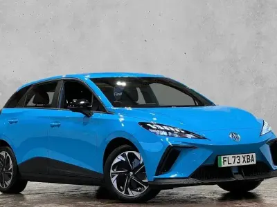 Usado MG MG4 EV SE 319 kW (435 HP) 2023 Azul Citadino