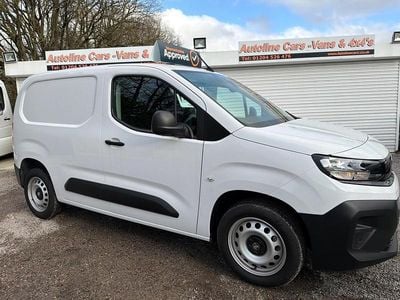 Used Vauxhall Combo S 101 HP (74 kW) 2024 White MPV