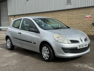 Used Renault Clio Expression 75 HP (55 kW) 2007 Silver Hatchback