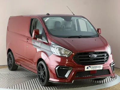 Used Ford Transit Custom Limited 185 HP (136 kW) 2022 Red Van