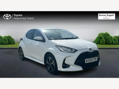 Used Toyota Yaris Design 2025 White Hatchback