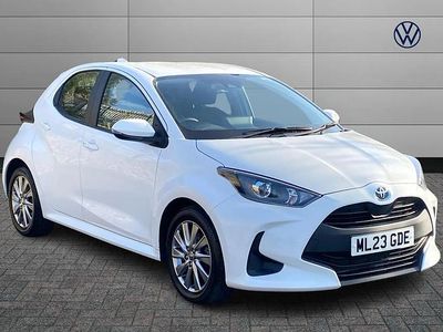 Used Toyota Yaris Hybrid 113 HP (83 kW) 2023 White Hatchback