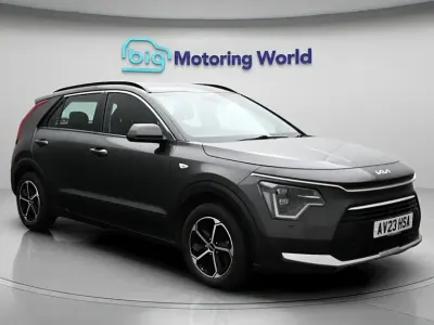 Używany Kia Niro 139 KM (102 kW) 2023 Szary SUV