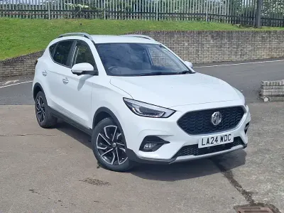 Używany MG ZS Exclusive 111 KM (81 kW) 2024 Biały SUV