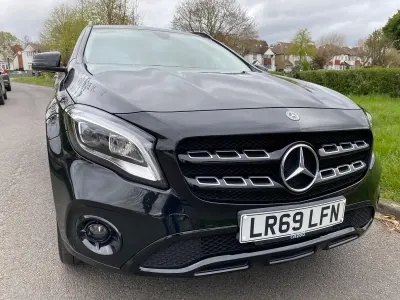 Usado Mercedes GLA180 Urban 122 HP (89 kW) 2019 Preto SUV
