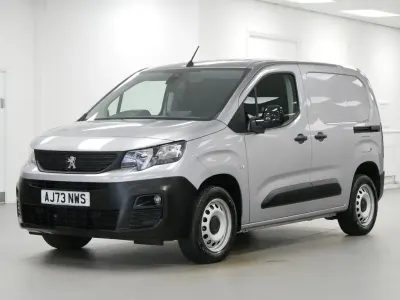 Used Peugeot Partner Premium 100 HP (73 kW) 2024 Grey MPV