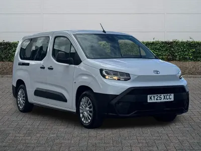Used Toyota Proace Verso City 100 kW (136 HP) 2025 White Estate