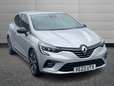 Używany Renault Clio V Techno 90 KM (66 kW) 2023 Srebrny Hatchback