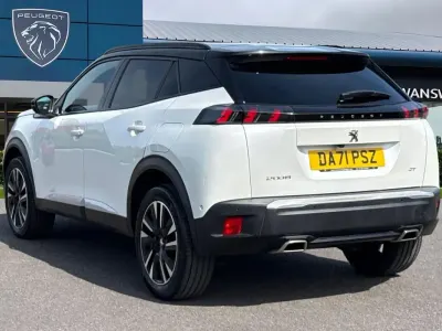 Usado Peugeot 2008 Premium 129 CV (94 kW) 2021 Blanco SUV