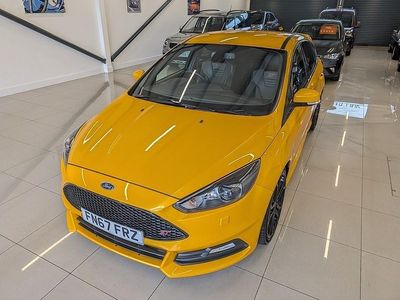 Używany Ford Focus ST 250 KM (183 kW) 2017 Żółty Hatchback