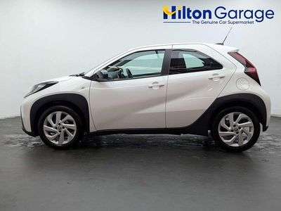 Used Toyota Aygo X PURE 72 HP (52 kW) 2022 White SUV