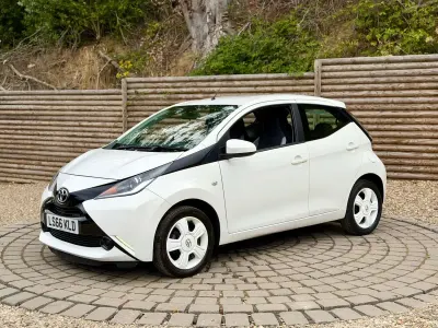 Used Toyota Aygo X-play 69 HP (50 kW) 2016 White Hatchback