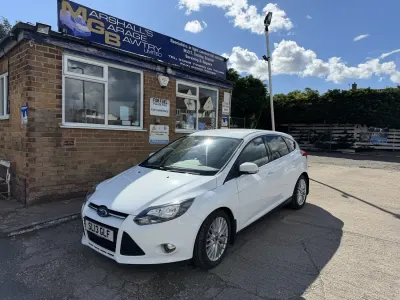 Używany Ford Focus Zetec 115 KM (84 kW) 2013 Biały Hatchback