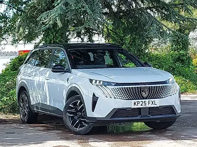 Second-hand Peugeot 5008 GTi 136 CP (100 kW) 2025 Alb SUV